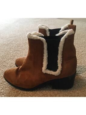 Warm and Cute Modern Rush Size 7 Pull On Bootie With 2' heel